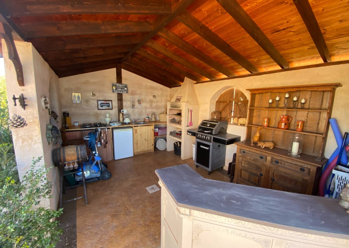 Country house with 3 bedrooms and 2 bathrooms in SAX | Ref: SCH-5318