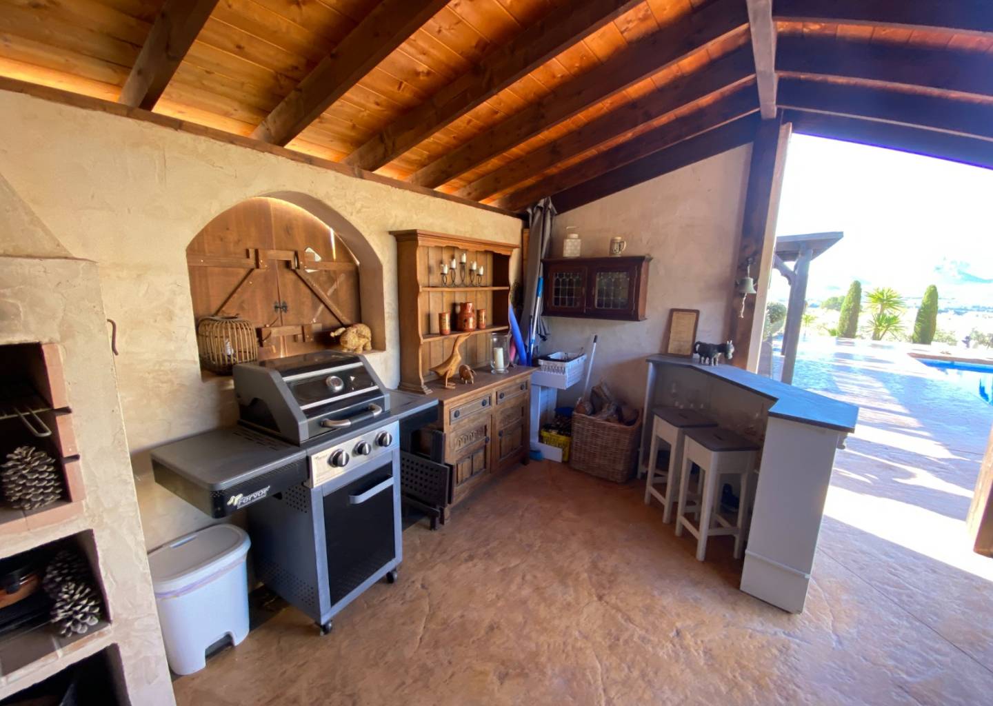 Country house with 3 bedrooms and 2 bathrooms in SAX | Ref: SCH-5318