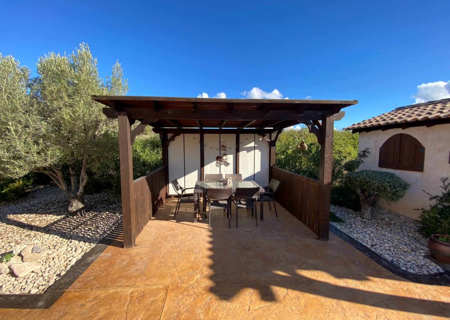 Country house with 3 bedrooms and 2 bathrooms in SAX | Ref: SCH-5318