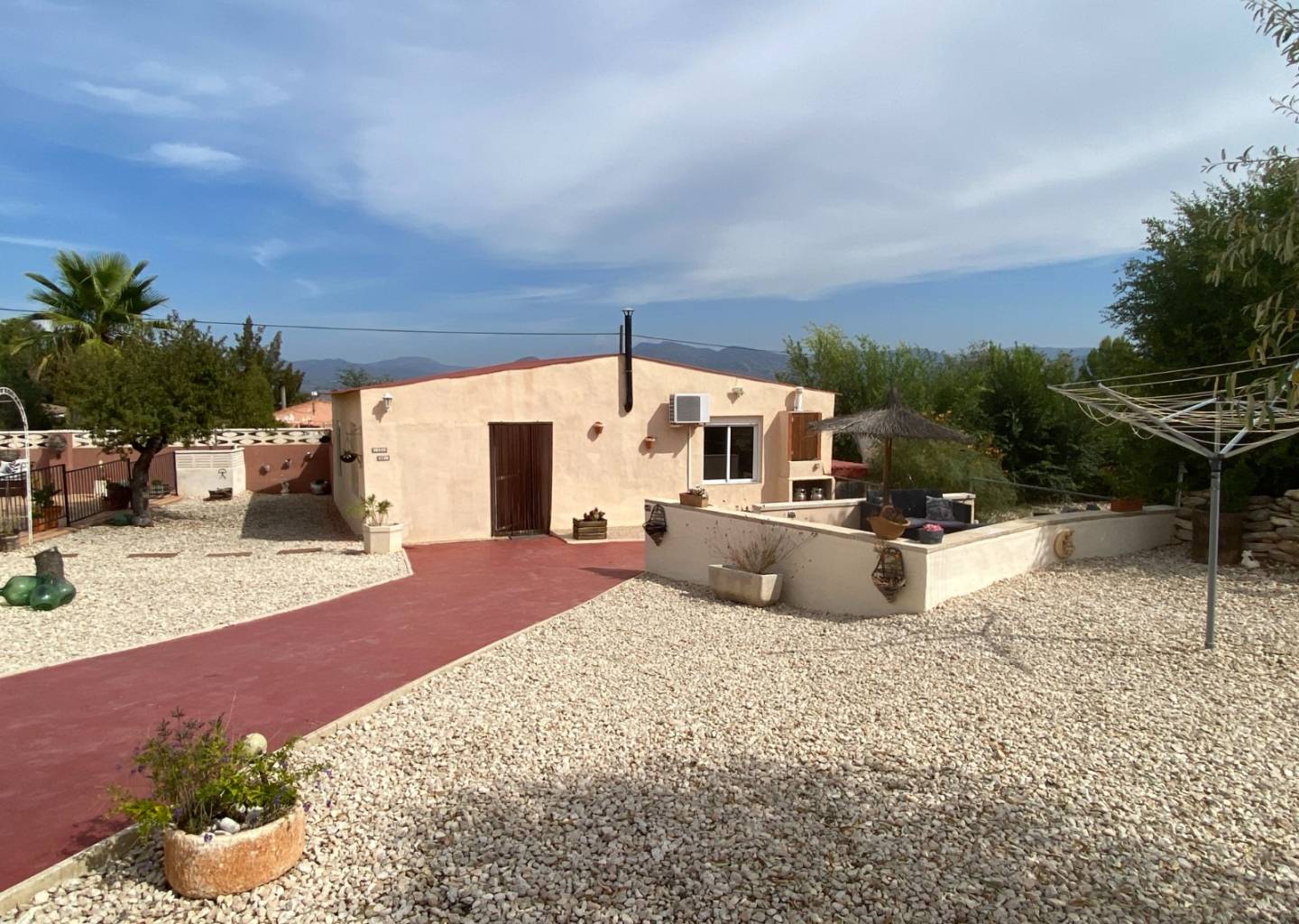 Country house with 5 bedrooms and 3 bathrooms in SAX | Ref: SCH-5319