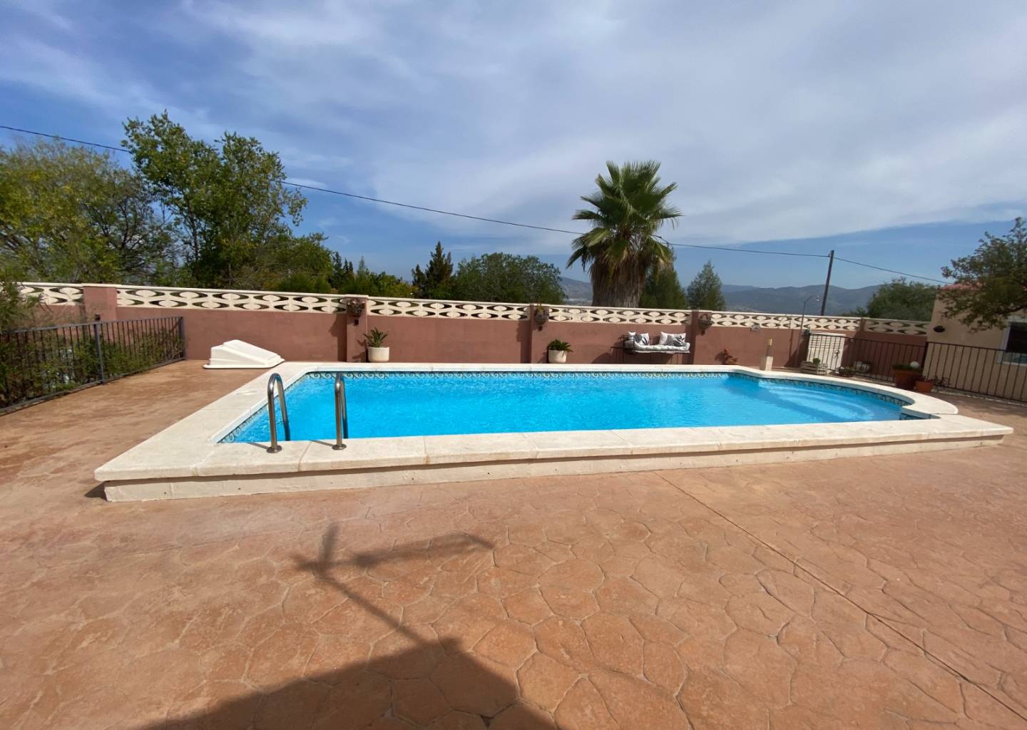 Country house with 5 bedrooms and 3 bathrooms in SAX | Ref: SCH-5319