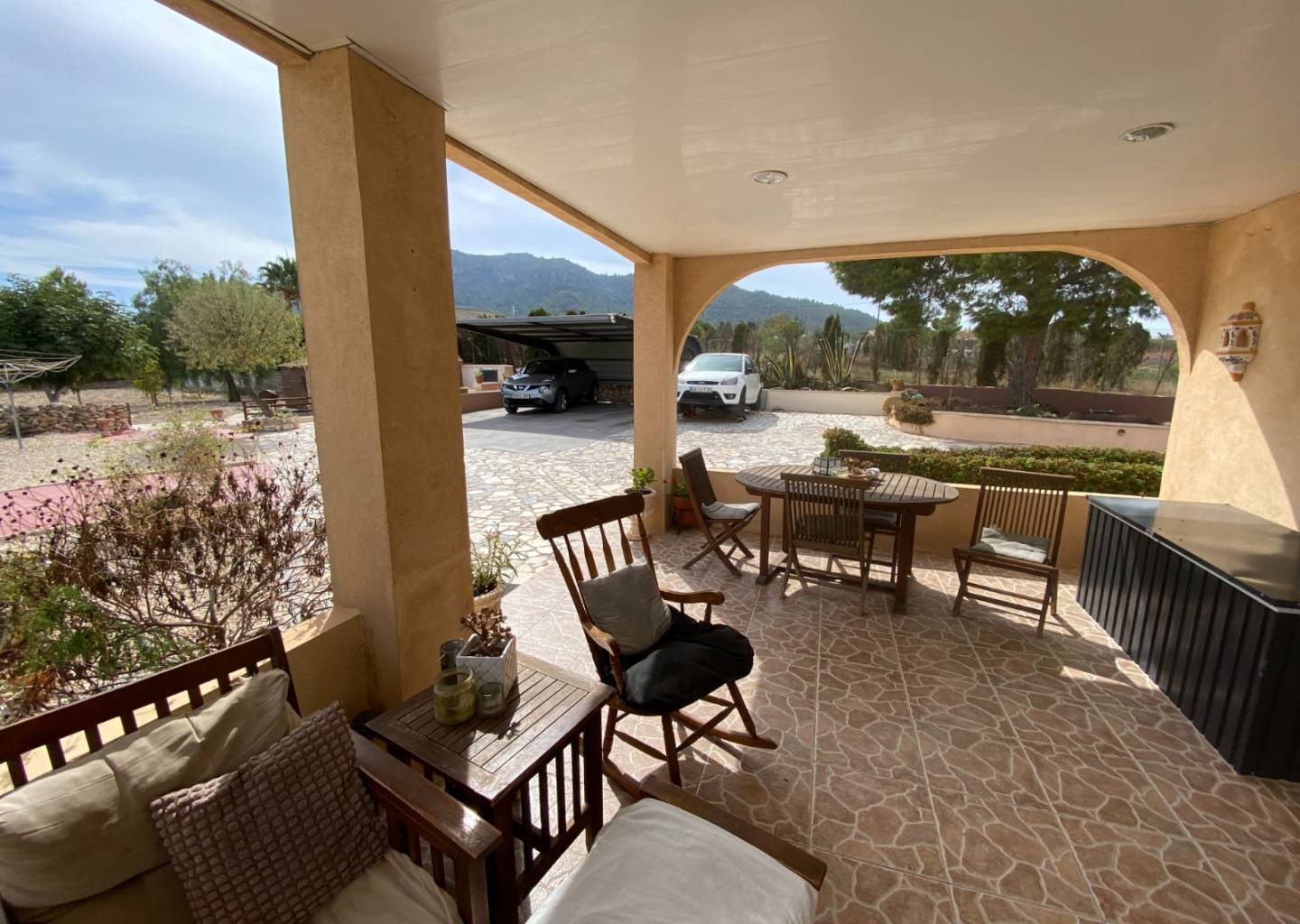 Country house with 5 bedrooms and 3 bathrooms in SAX | Ref: SCH-5319