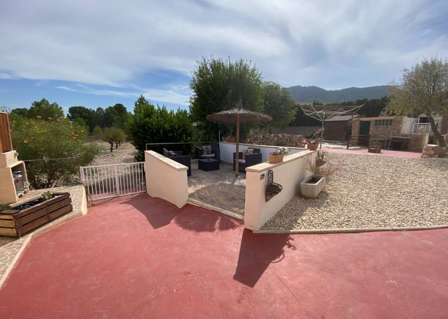 Country house with 5 bedrooms and 3 bathrooms in SAX | Ref: SCH-5319