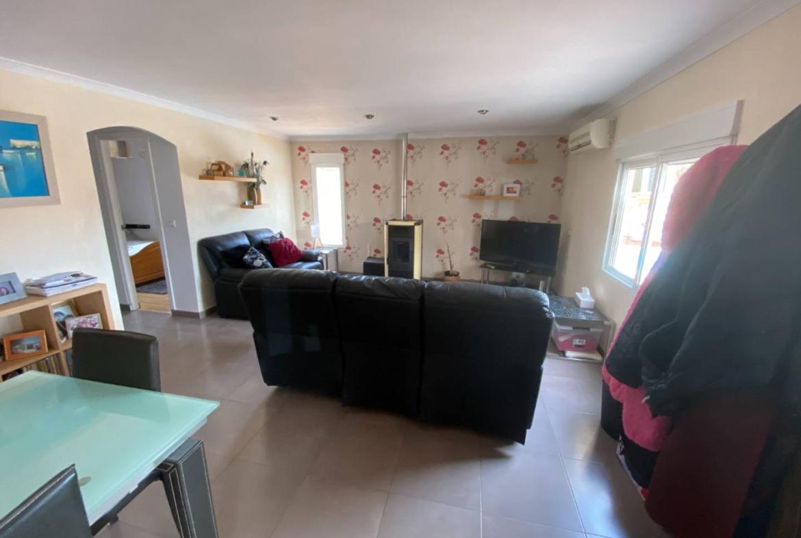 Country house with 5 bedrooms and 3 bathrooms in SAX | Ref: SCH-5319