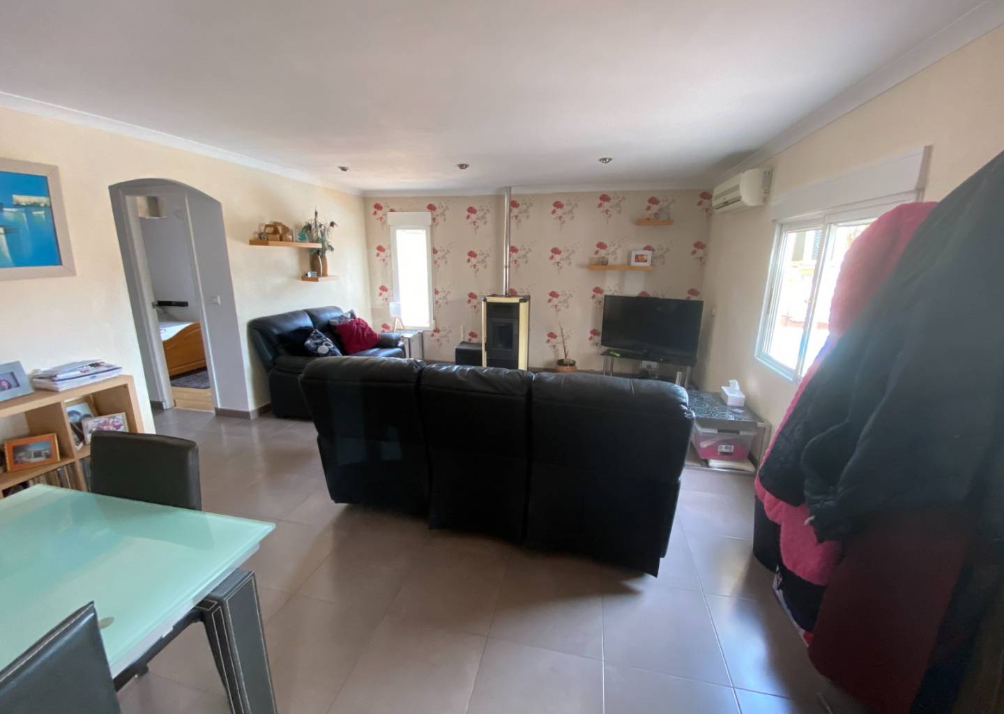 Country house with 5 bedrooms and 3 bathrooms in SAX | Ref: SCH-5319