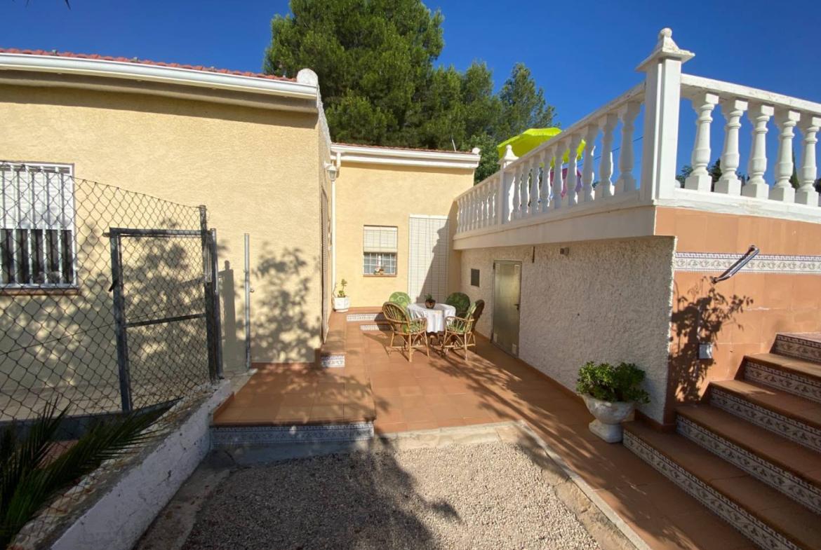 Country house with 5 bedrooms and 2 bathrooms in SAX | Ref: SCH-5320