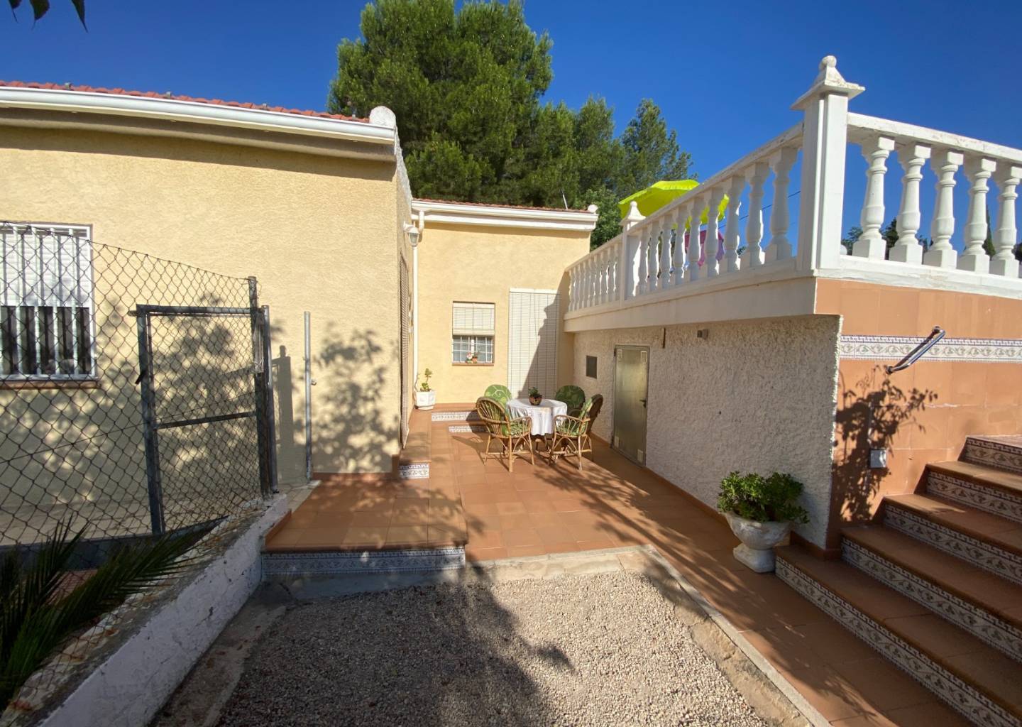 Country house with 5 bedrooms and 2 bathrooms in SAX | Ref: SCH-5320