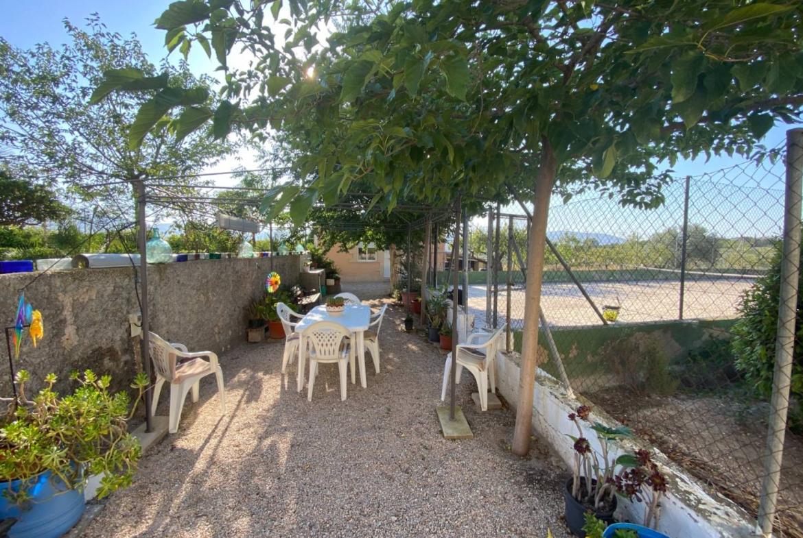 Country house with 5 bedrooms and 2 bathrooms in SAX | Ref: SCH-5320