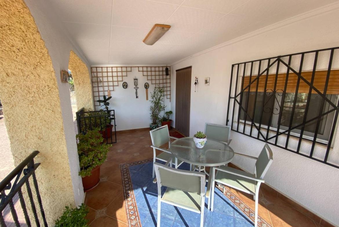 Country house with 5 bedrooms and 2 bathrooms in SAX | Ref: SCH-5320