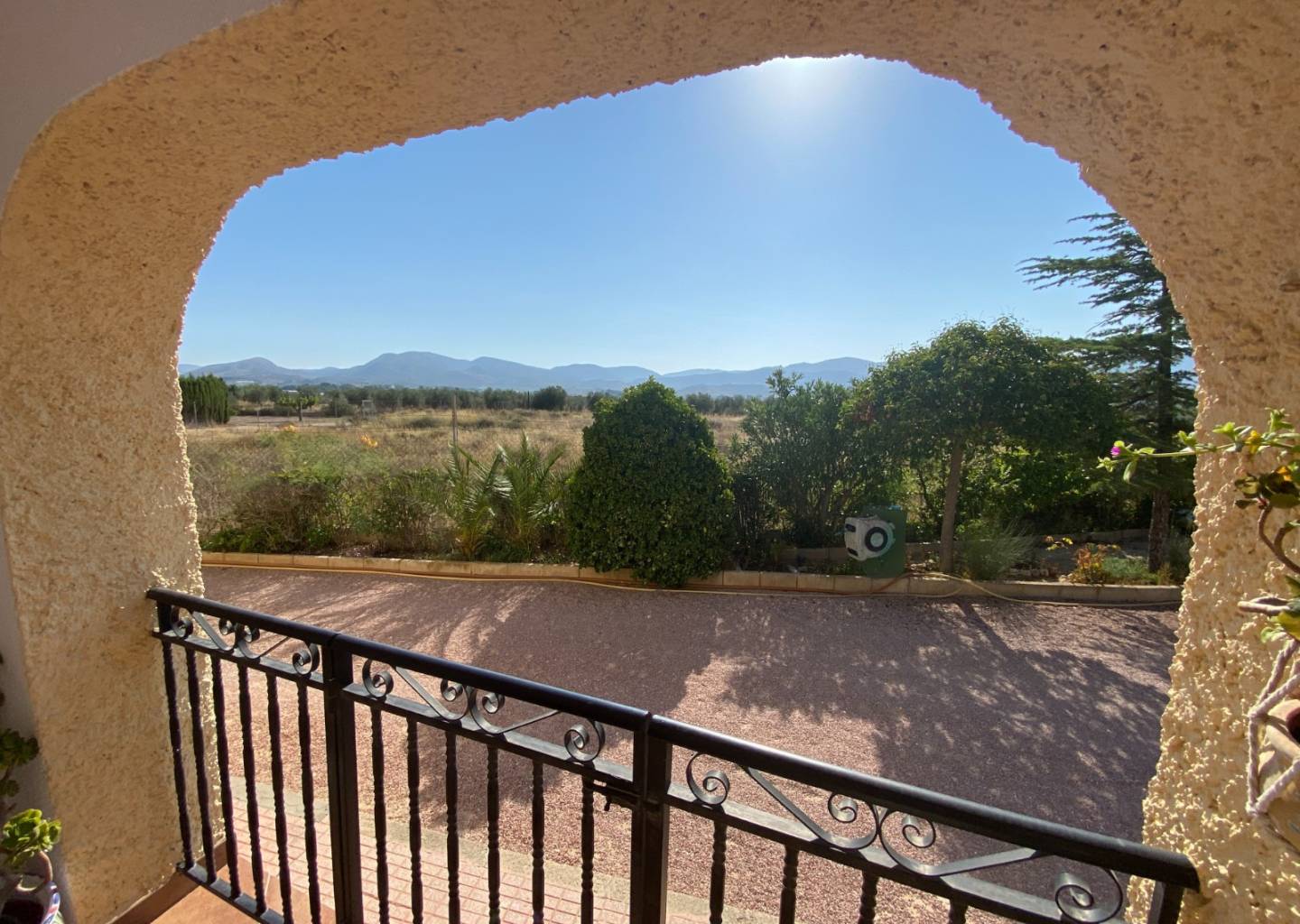 Country house with 5 bedrooms and 2 bathrooms in SAX | Ref: SCH-5320