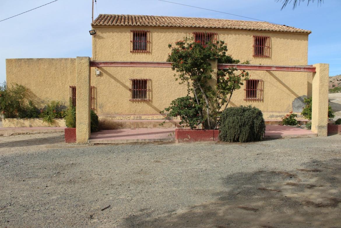 Country house with 5 bedrooms and 2 bathrooms in Alicante | Ref: SCH-5327