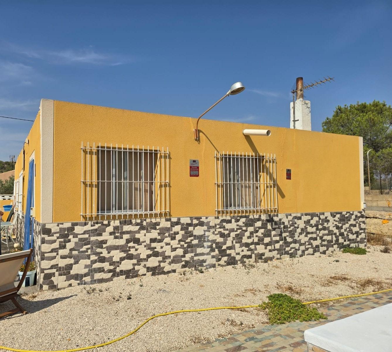 17675549185-6.jpg Country house with 3 bedrooms and 1 bathroom in Alicante | Ref: SCH-5328
