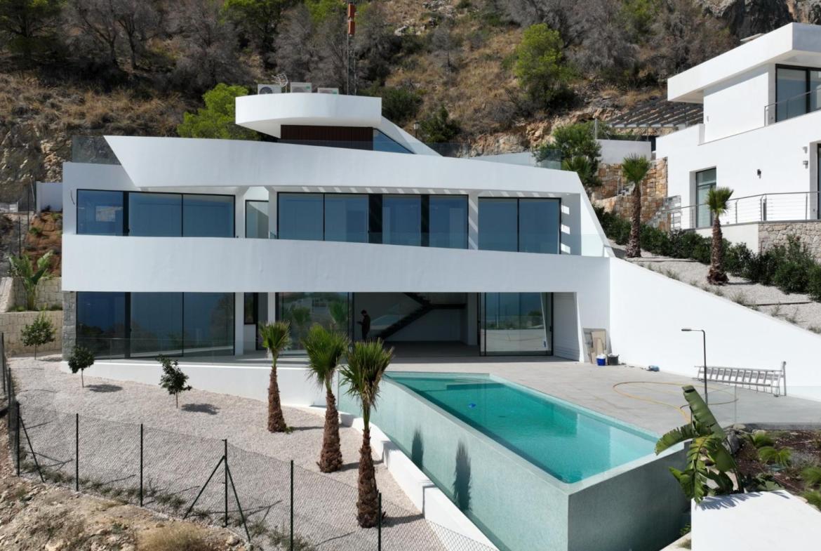 Villa with 4 bedrooms and 4 bathrooms in Altea | Ref: JU-003502