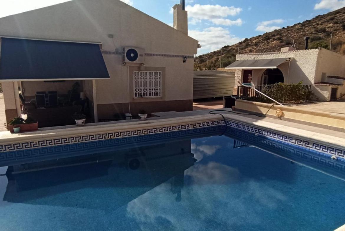 Country house with 3 bedrooms and 2 bathrooms in ELCHE | Ref: SCH-5339