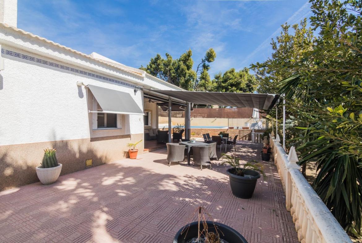 Country house with 3 bedrooms and 2 bathrooms in ELCHE | Ref: SCH-5339