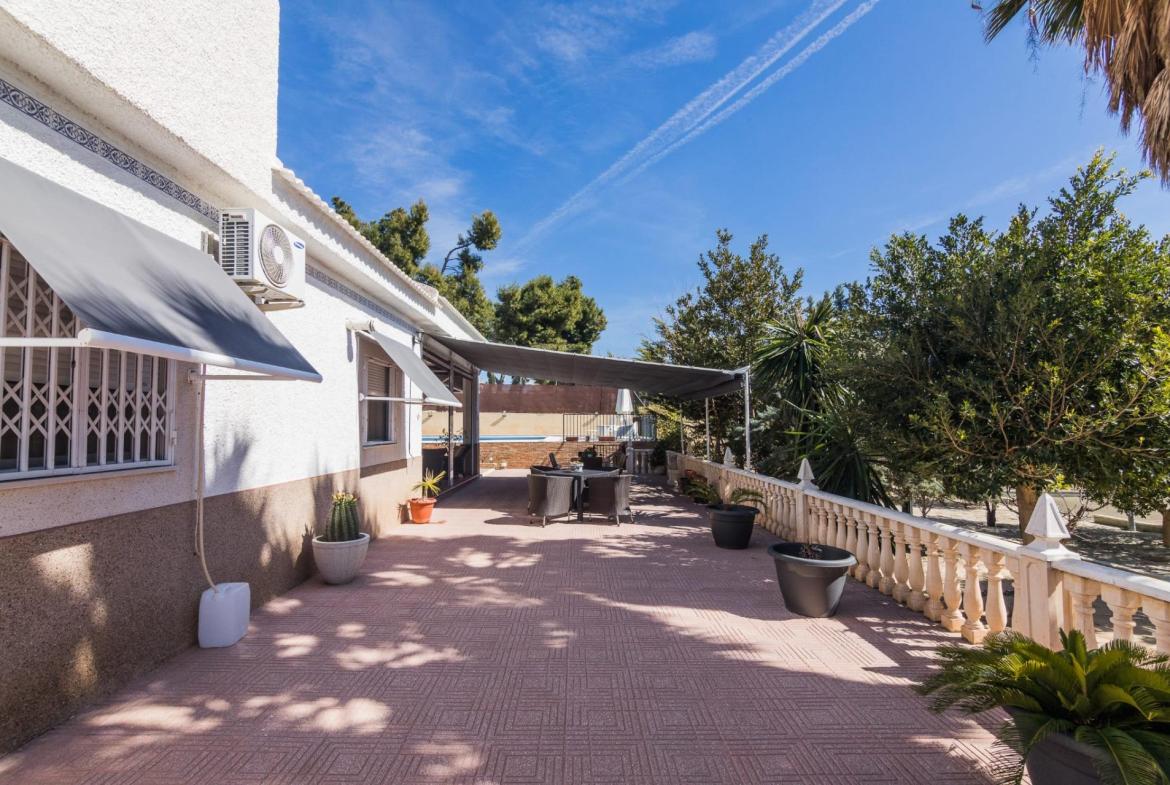 Country house with 3 bedrooms and 2 bathrooms in ELCHE | Ref: SCH-5339