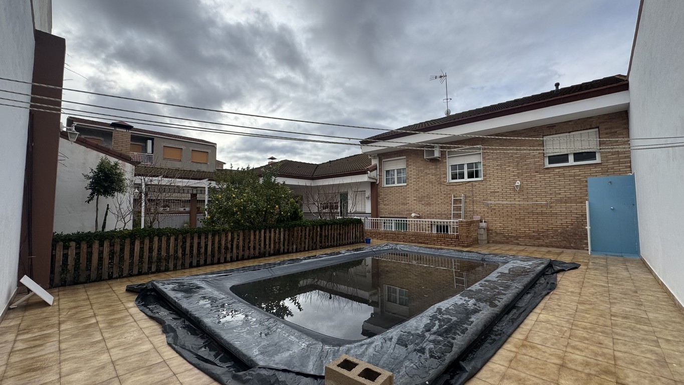 Villa with 6 bedrooms and 3 bathrooms in SAX | Ref: SCH-5346