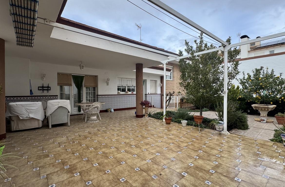 Villa with 6 bedrooms and 3 bathrooms in SAX | Ref: SCH-5346