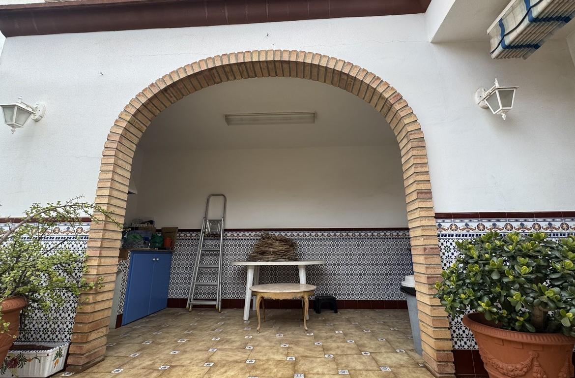 Villa with 6 bedrooms and 3 bathrooms in SAX | Ref: SCH-5346