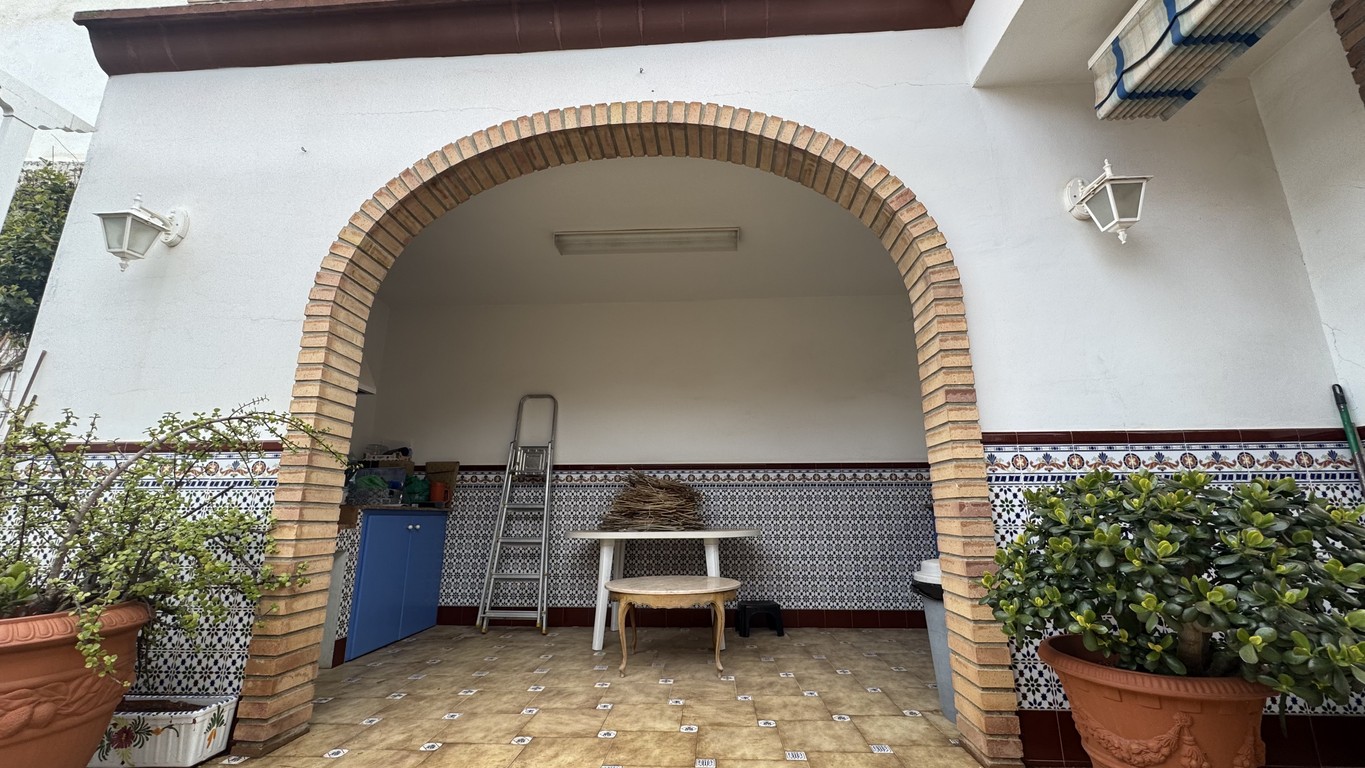 Villa with 6 bedrooms and 3 bathrooms in SAX | Ref: SCH-5346