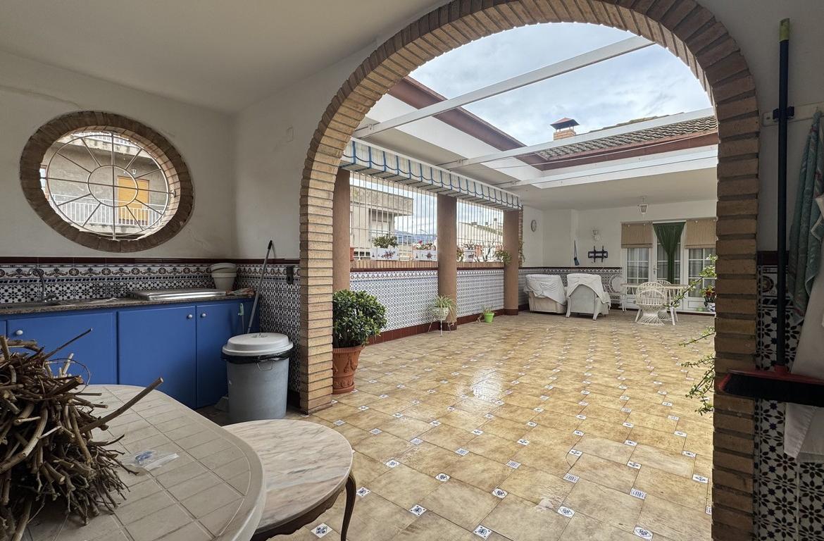 Villa with 6 bedrooms and 3 bathrooms in SAX | Ref: SCH-5346