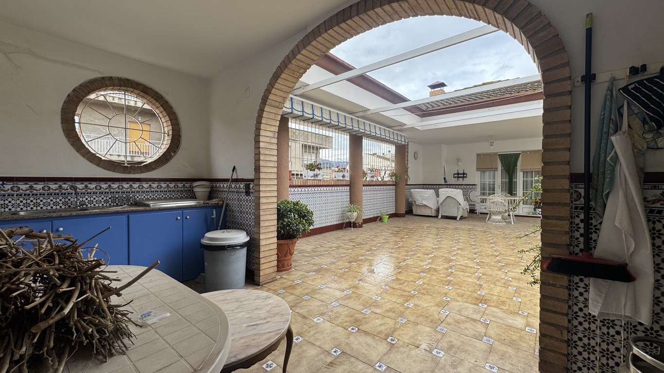 Villa with 6 bedrooms and 3 bathrooms in SAX | Ref: SCH-5346