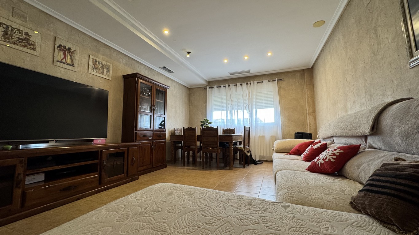 Semi detached with 5 bedrooms and 3 bathrooms in ASPE | Ref: SCH-5348