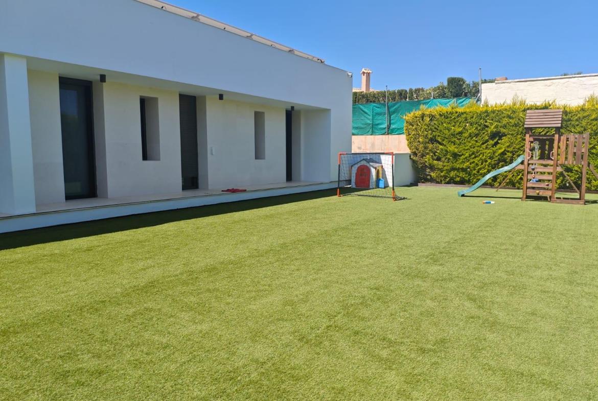 Country house with 4 bedrooms and 4 bathrooms in PETRER | Ref: SCH-5349