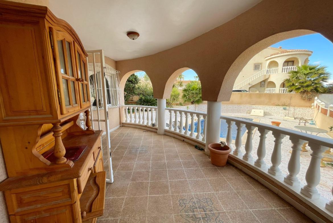 Villa with 5 bedrooms and 3 bathrooms in Ciudad Quesada | Ref: VA5383