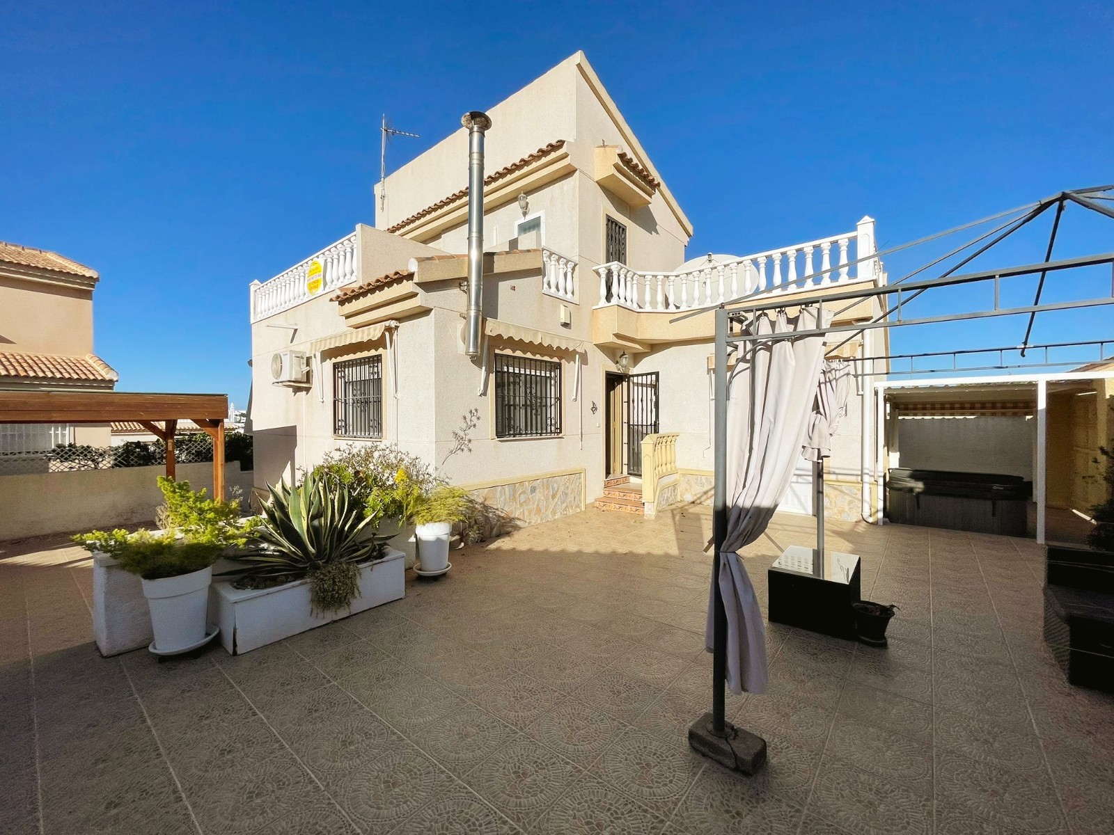 Detached villa with 3 bedrooms and 2 bathrooms in Ciudad Quesada | Ref: VA5384