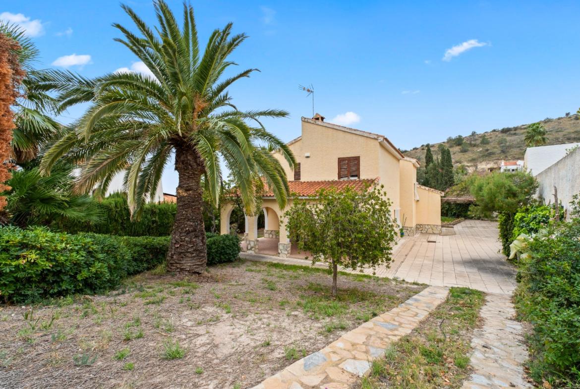 Country house with 4 bedrooms and 3 bathrooms in CAMPELLO | Ref: SCH-5353