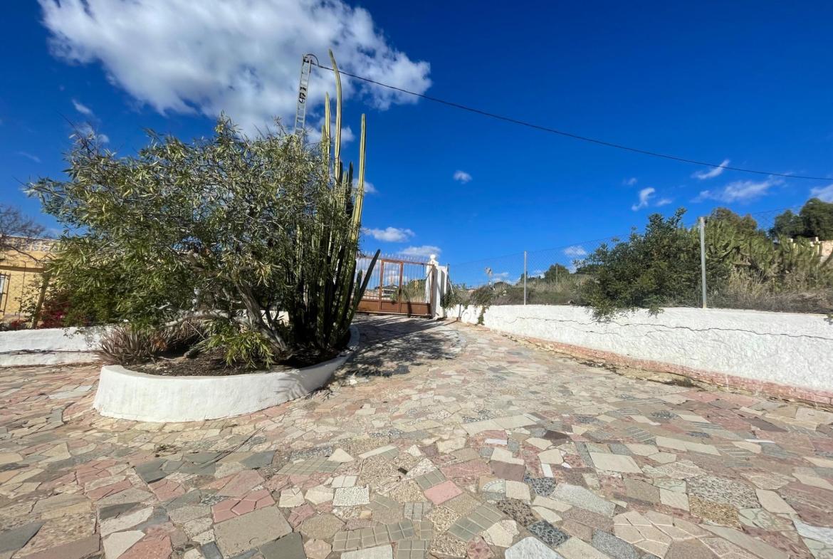 Country house with 5 bedrooms and 2 bathrooms in ELCHE | Ref: SCH-5358