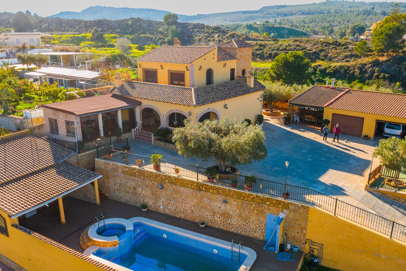 17733509171-1.jpg Country house with 4 bedrooms and 3 bathrooms in BIGASTRO | Ref: SCH-5360