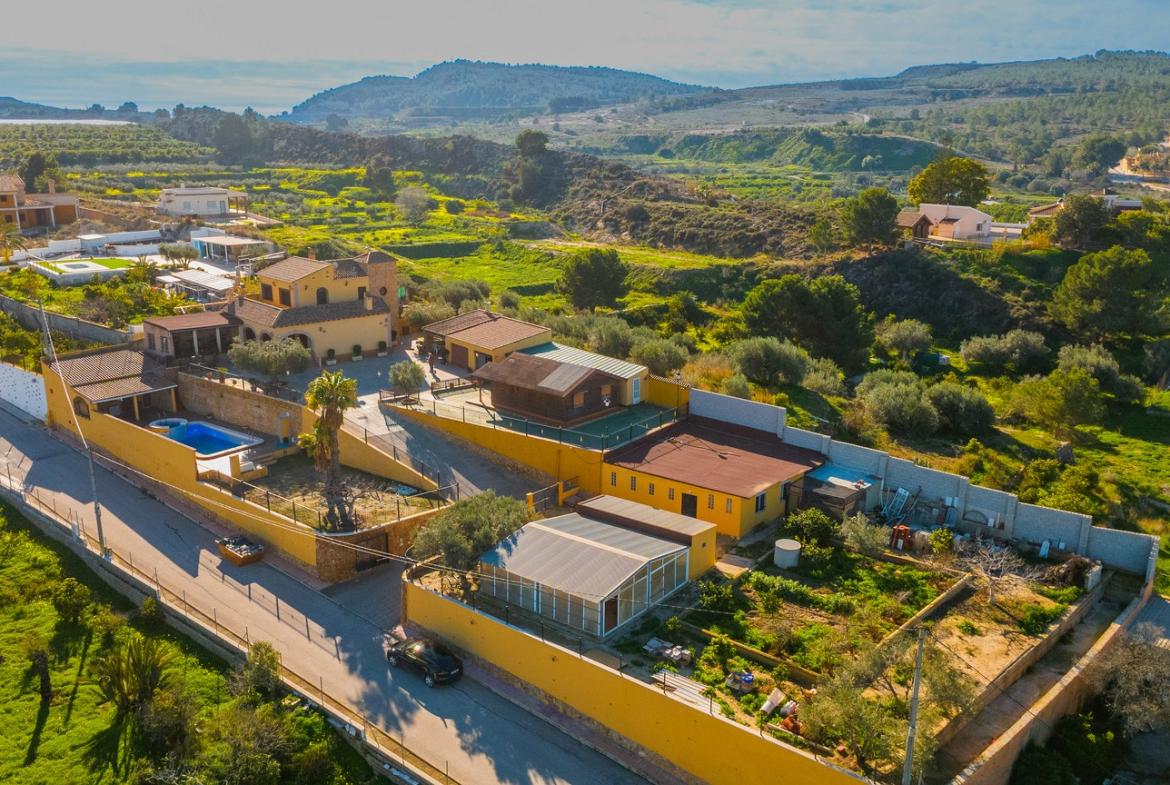 Country house with 4 bedrooms and 3 bathrooms in BIGASTRO | Ref: SCH-5360