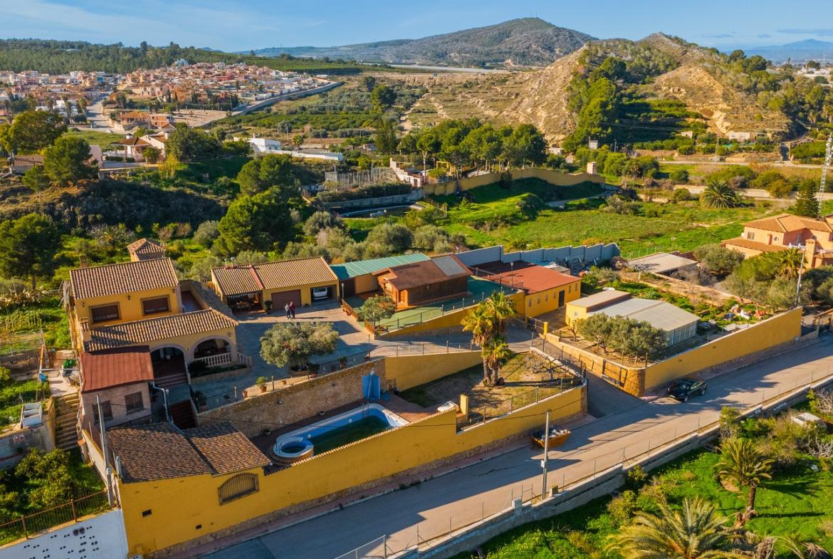 Country house with 4 bedrooms and 3 bathrooms in BIGASTRO | Ref: SCH-5360