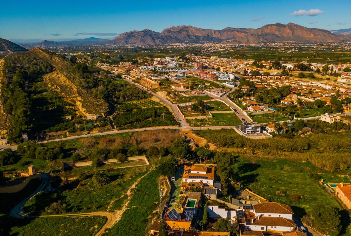 Country house with 4 bedrooms and 3 bathrooms in BIGASTRO | Ref: SCH-5360