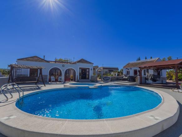 Country house with 7 bedrooms and 3 bathrooms in ORIHUELA | Ref: SCH-5361