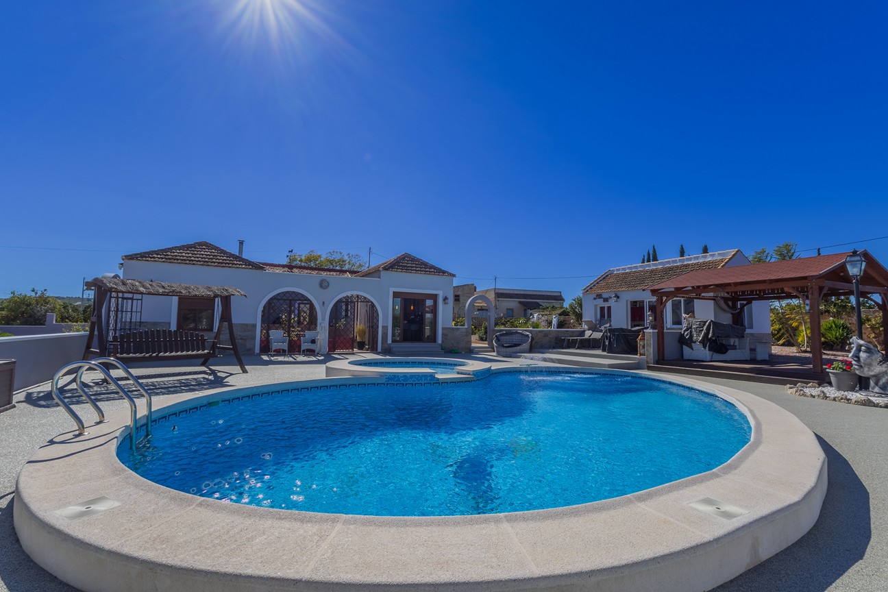 17733512320-1.jpg Country house with 7 bedrooms and 3 bathrooms in ORIHUELA | Ref: SCH-5361