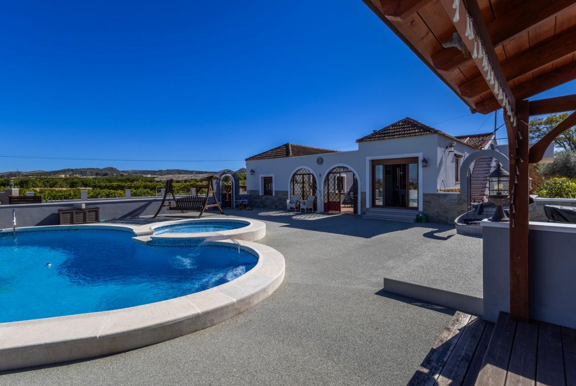 Country house with 7 bedrooms and 3 bathrooms in ORIHUELA | Ref: SCH-5361