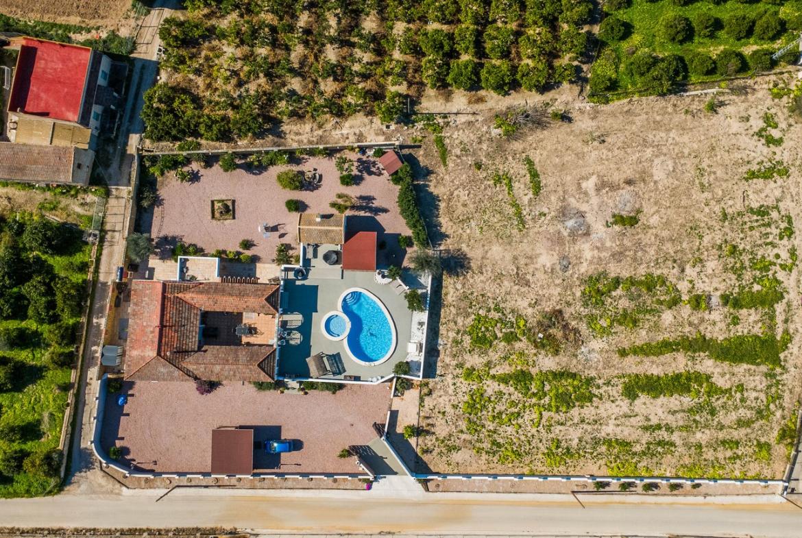 Country house with 7 bedrooms and 3 bathrooms in ORIHUELA | Ref: SCH-5361