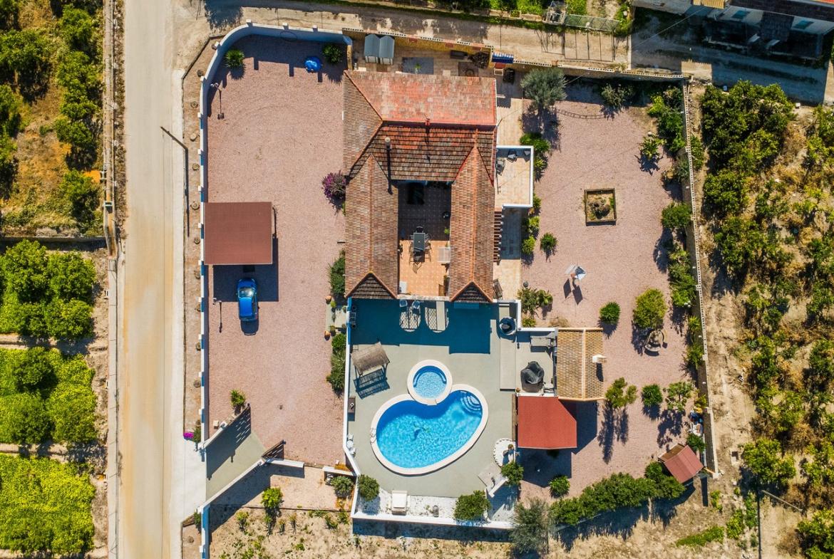Country house with 7 bedrooms and 3 bathrooms in ORIHUELA | Ref: SCH-5361