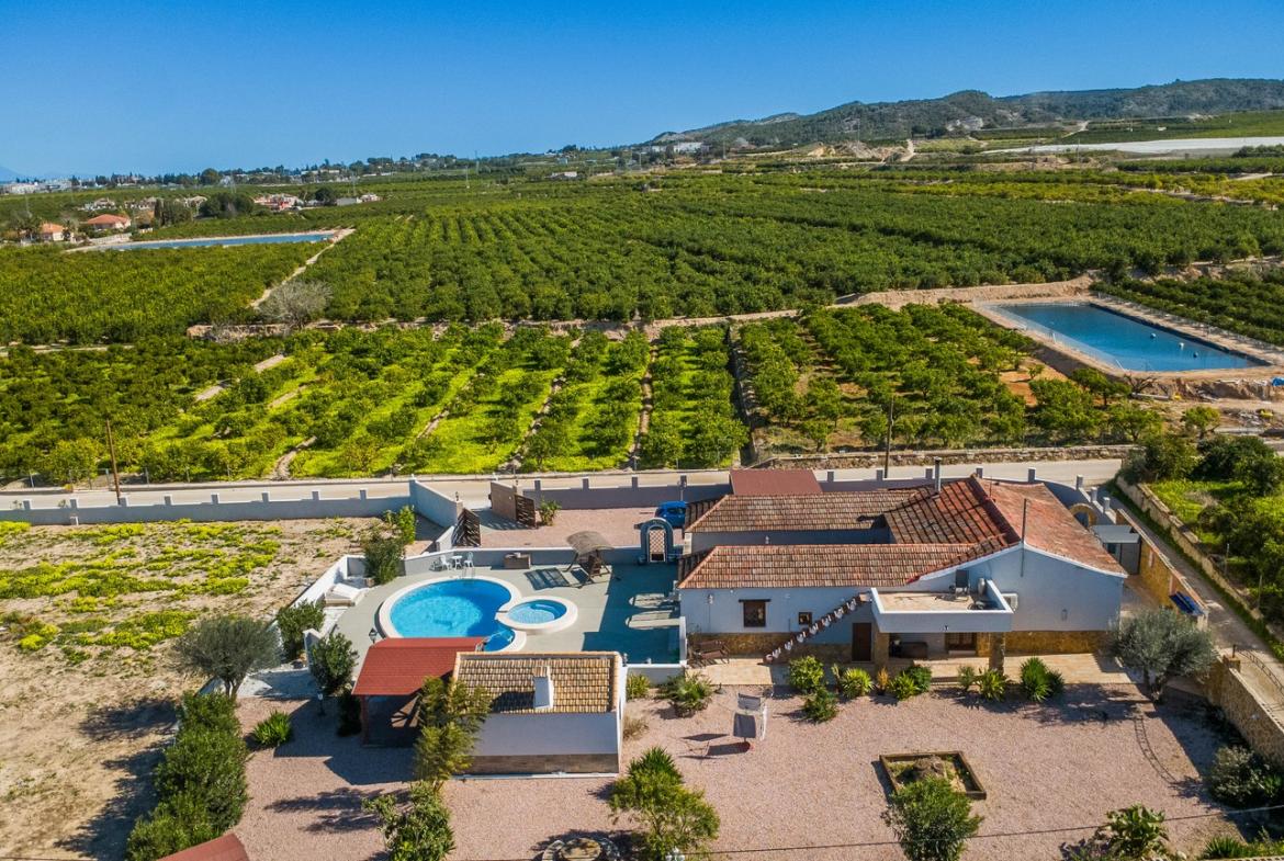 Country house with 7 bedrooms and 3 bathrooms in ORIHUELA | Ref: SCH-5361