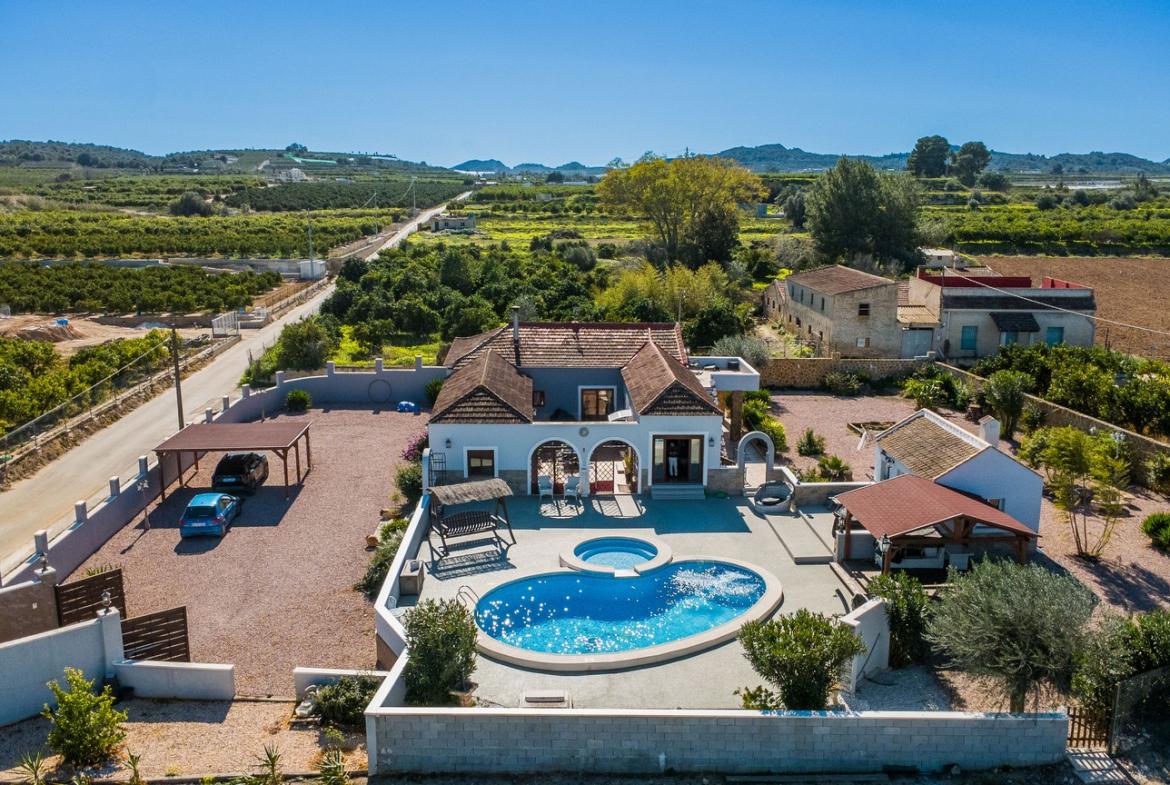 Country house with 7 bedrooms and 3 bathrooms in ORIHUELA | Ref: SCH-5361