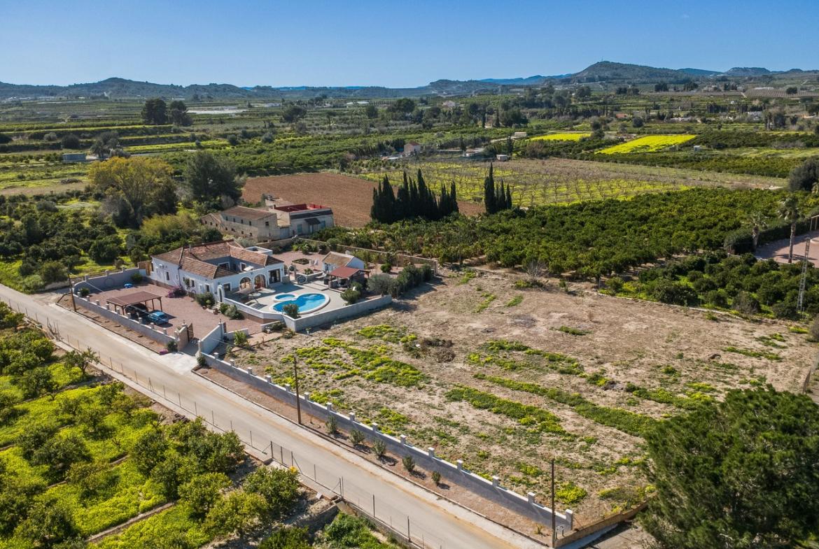 Country house with 7 bedrooms and 3 bathrooms in ORIHUELA | Ref: SCH-5361