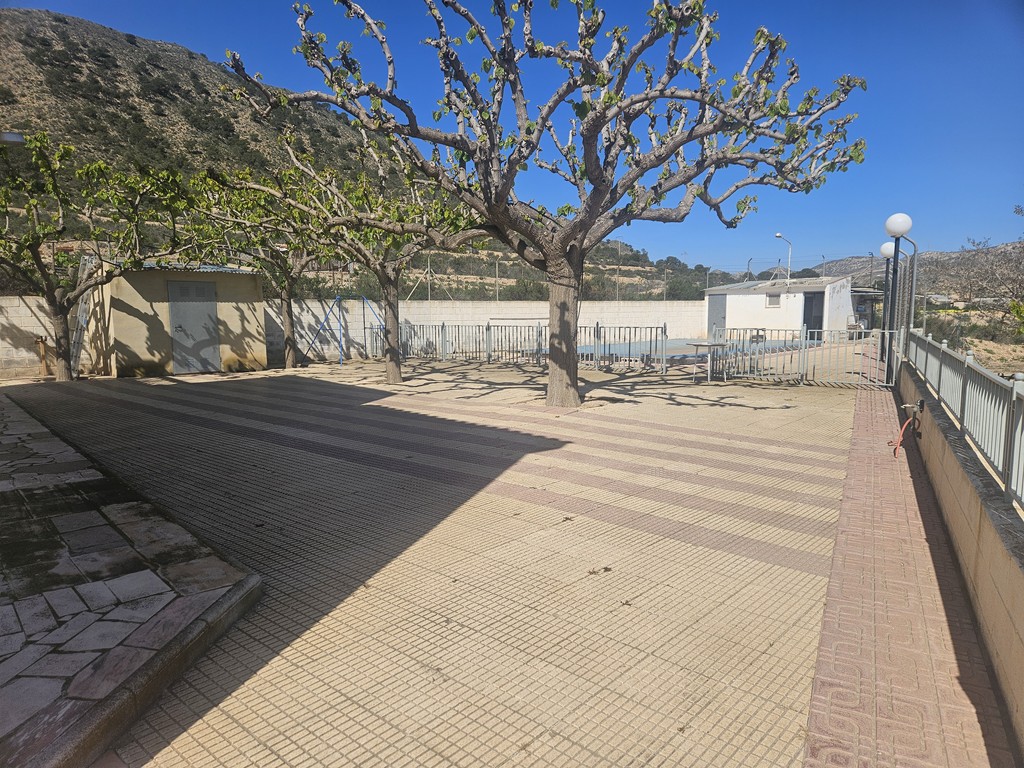 Country house with 4 bedrooms and 2 bathrooms in MONFORTE DEL CID | Ref: SCH-5363