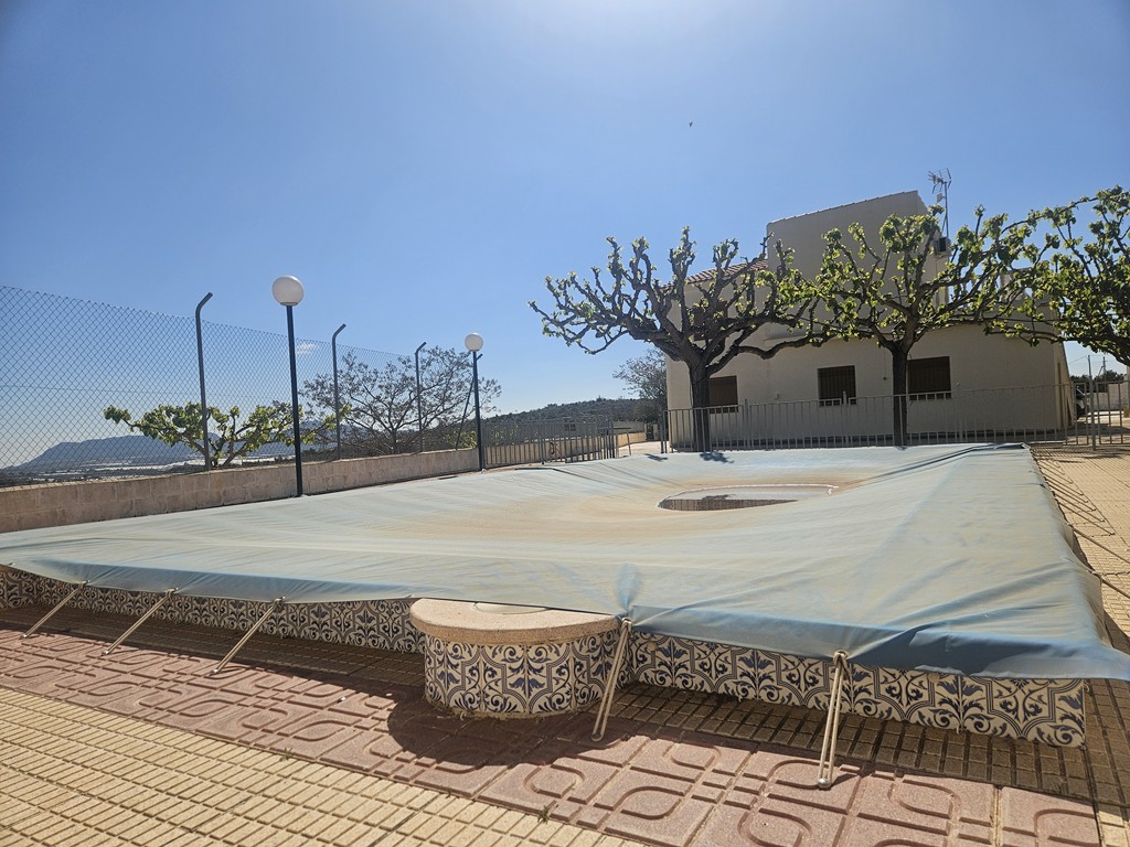 Country house with 4 bedrooms and 2 bathrooms in MONFORTE DEL CID | Ref: SCH-5363