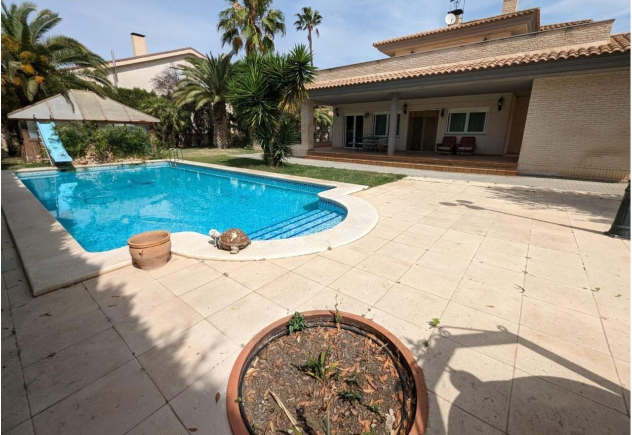 Country house with 4 bedrooms and 4 bathrooms in ELDA | Ref: SCH-5364