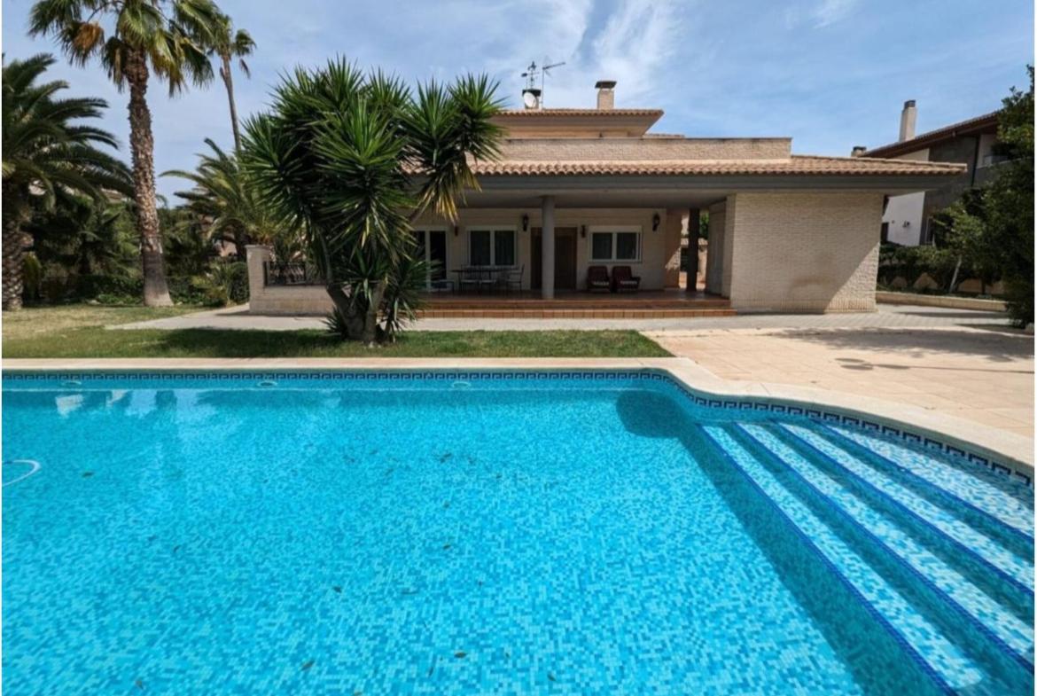 Country house with 4 bedrooms and 4 bathrooms in ELDA | Ref: SCH-5364
