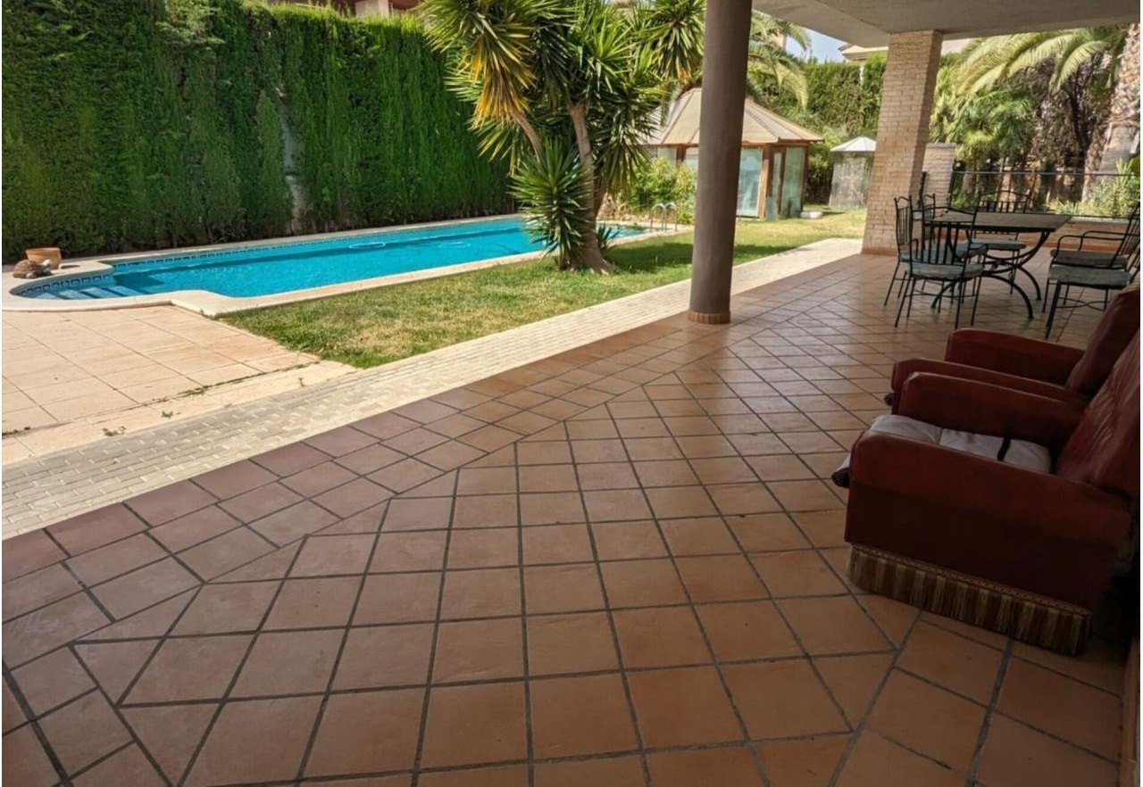 Country house with 4 bedrooms and 4 bathrooms in ELDA | Ref: SCH-5364
