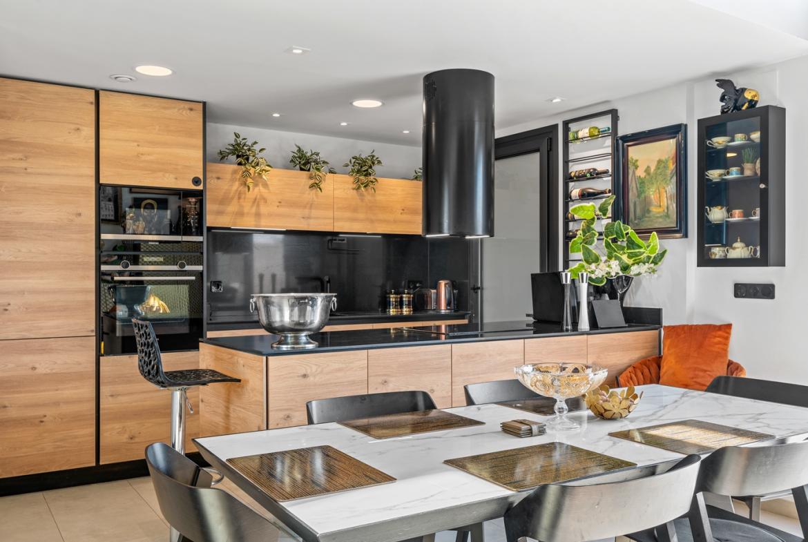 Penthouse with 3 bedrooms and 2 bathrooms in Villamartín | Ref: S-003530